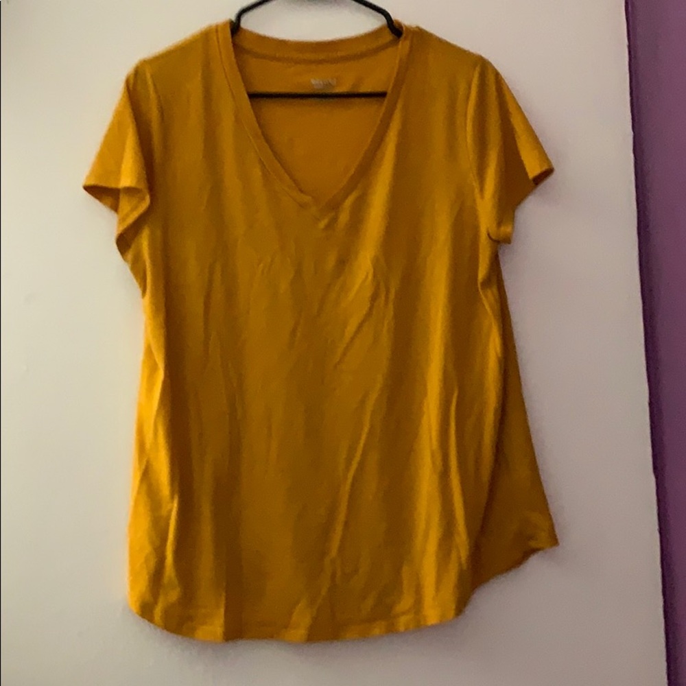 V-neck tee